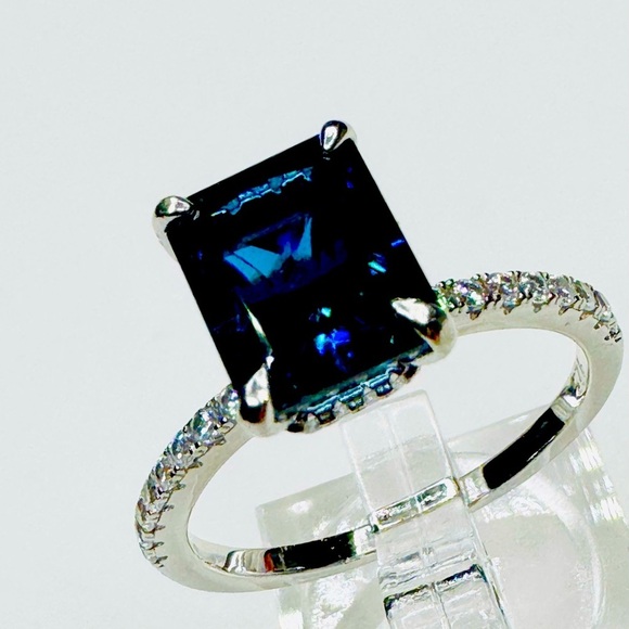 Elegant Blue Sapphire Gemstone set in Sterling Silver and Simulated Stones - Picture 1 of 4